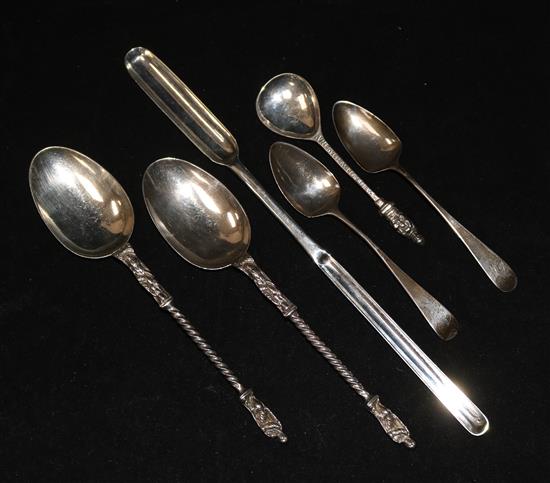 A George III silver marrow scoop and five later spoons.